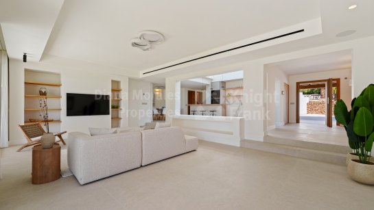 Villa for sale in El Rosario, Marbella East