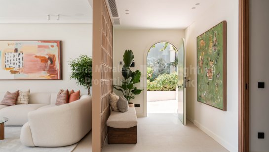 Таунхаус на продажу в El Oasis Club, Золотая Миля