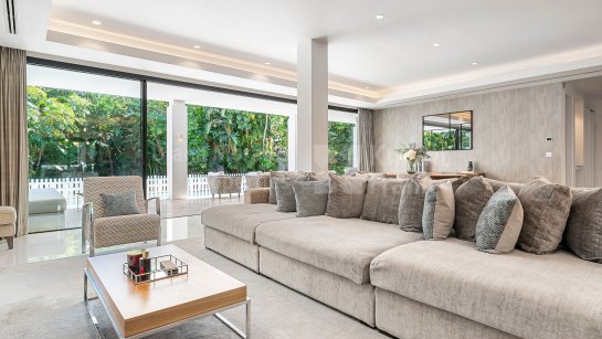 Вилла на продажу в El Herrojo, Бенахавис