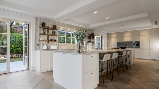 Villa for sale in Nueva Andalucia, Marbella