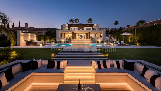 Вилла на продажу в Los Naranjos Golf, Новая Андалусия