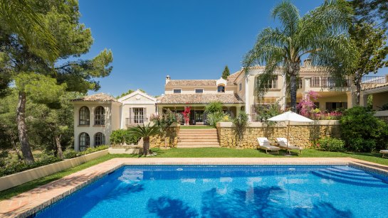 Villa for sale in El Madroñal, Benahavis
