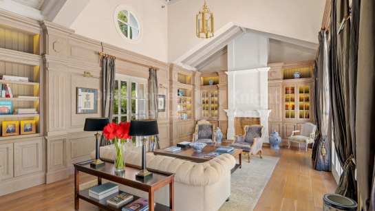 Villa for sale in El Madroñal, Benahavis