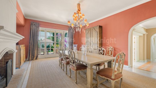 Villa for sale in El Madroñal, Benahavis