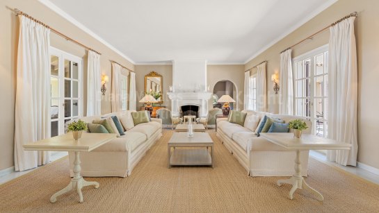 Villa for sale in El Madroñal, Benahavis