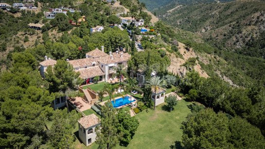 Villa for sale in El Madroñal, Benahavis