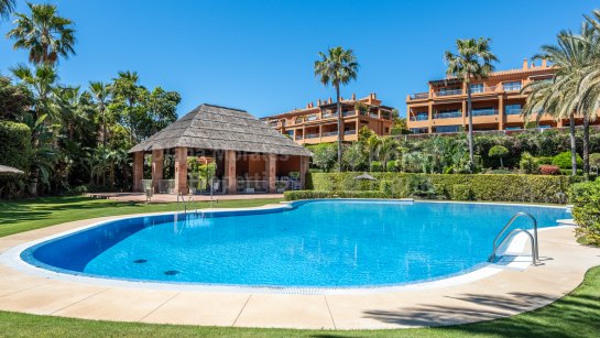 Apartment for sale in Benatalaya, Estepona East