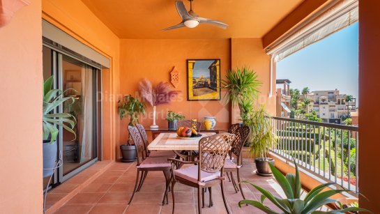 Apartment for sale in Benatalaya, Estepona East
