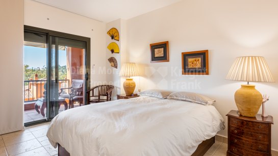 Apartment for sale in Benatalaya, Estepona East