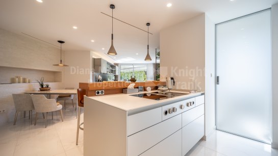 Апартамент на продажу в Jardín del Mediterráneo, Золотая Миля