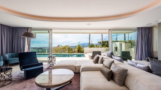 Villa en venta en Nueva Andalucia, Marbella