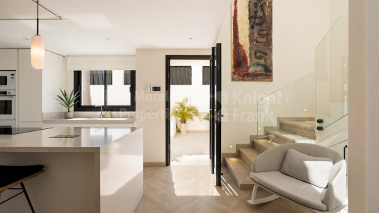 Вилла на продажу в Las Brisas, Новая Андалусия