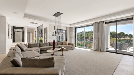 Villa for sale in Los Flamingos, Benahavis