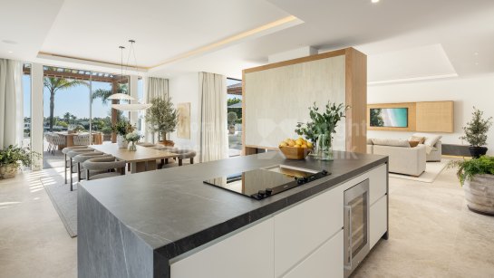 Villa en venta en La Cerquilla, Nueva Andalucia