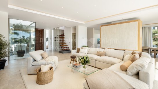 Villa en venta en La Cerquilla, Nueva Andalucia