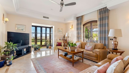 Villa for sale in El Velerin, Estepona East