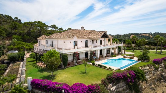 Villa for sale in El Velerin, Estepona East