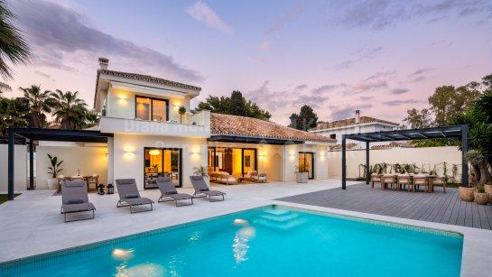 Villa zum Verkauf in Cortijo Blanco, San Pedro de Alcantara