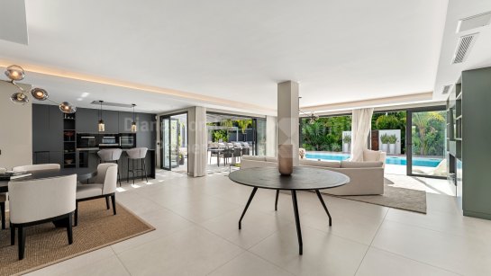 Villa en venta en Las Brisas, Nueva Andalucia
