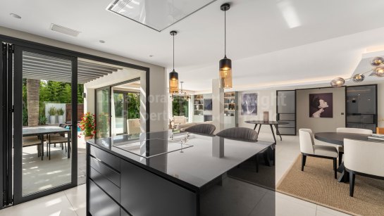 Villa en venta en Las Brisas, Nueva Andalucia
