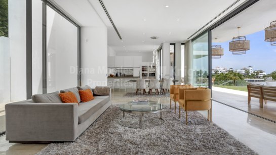 Villa en venta en La Alqueria, Benahavis