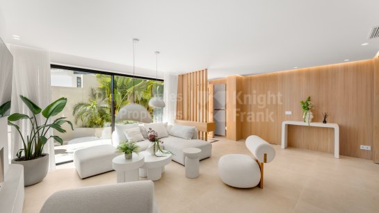 Villa en venta en Nueva Andalucia, Marbella