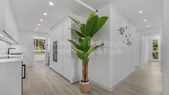 Apartamento en venta en Altos de La Quinta, Benahavis