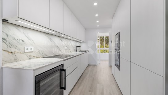 Apartamento en venta en Altos de La Quinta, Benahavis
