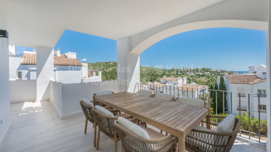 Apartamento en venta en Altos de La Quinta, Benahavis