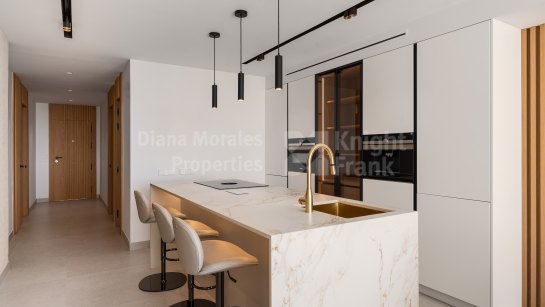 Apartment for sale in Palacetes Los Belvederes, Nueva Andalucia
