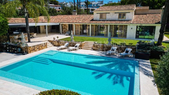 Villa for sale in Rio Real, Marbella East