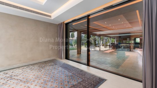 Villa for sale in Rio Real, Marbella East