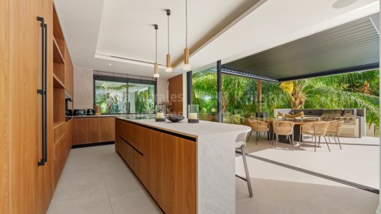Villa à vendre à Hacienda las Chapas, Marbella Est