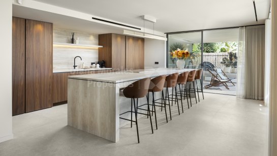 Villa for sale in Haza del Conde, Nueva Andalucia