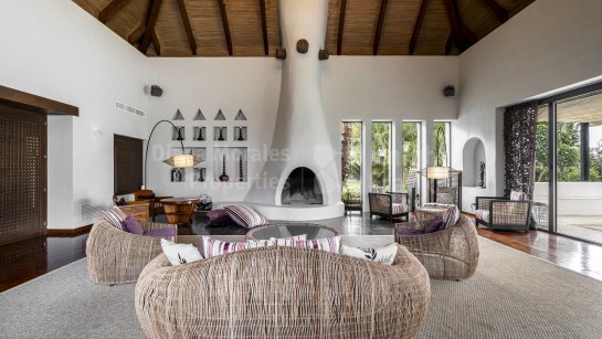 Villa for sale in El Campanario, Estepona East