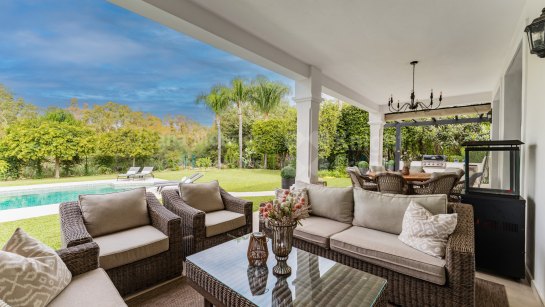 Villa for sale in Monte Biarritz, Estepona East