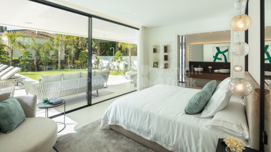 Villa for sale in Aloha, Nueva Andalucia