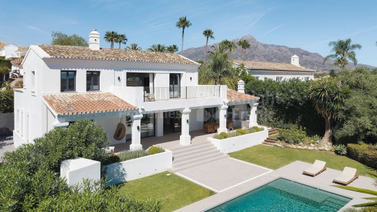 Villa zum Verkauf in Los Naranjos, Nueva Andalucia