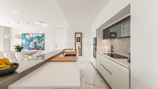 Apartamento en venta en Byu Hills, Benahavis