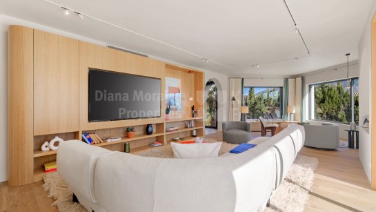 Villa for sale in Las Brisas, Nueva Andalucia