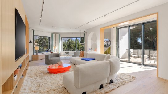 Villa for sale in Las Brisas, Nueva Andalucia