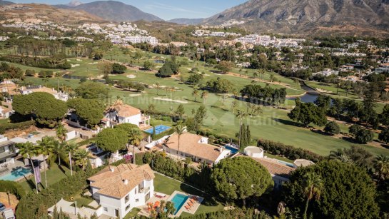 Villa for sale in Las Brisas, Nueva Andalucia