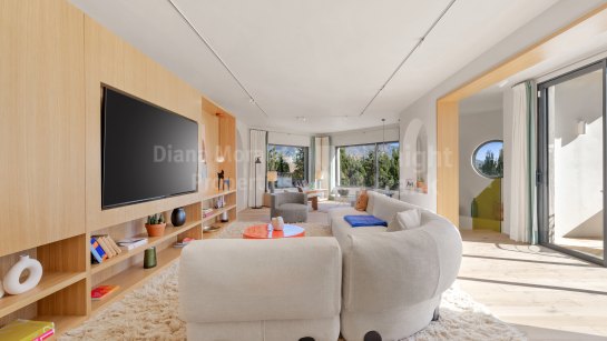 Villa for sale in Las Brisas, Nueva Andalucia