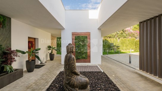 Villa zum Verkauf in Las Chapas, Marbella Ost