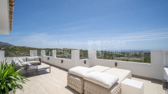 Villa zum Verkauf in Las Lomas de Nueva Andalucia