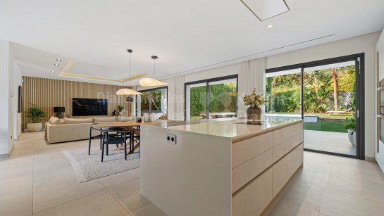 Villa en venta en Puerto Banus, Marbella