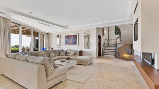 Villa en venta en El Herrojo, Benahavis