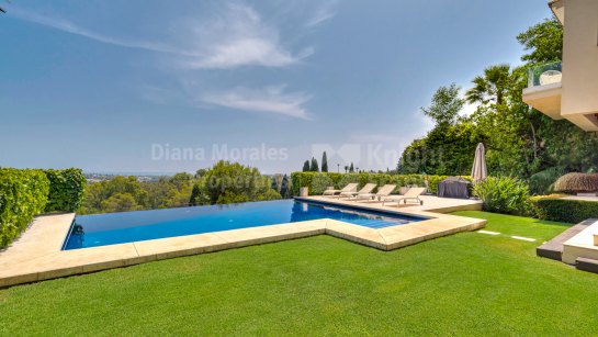 Villa en venta en El Herrojo, Benahavis