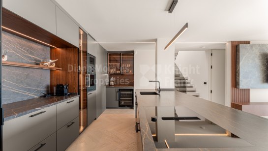 Duplex Penthouse for sale in Monte Halcones, Benahavis