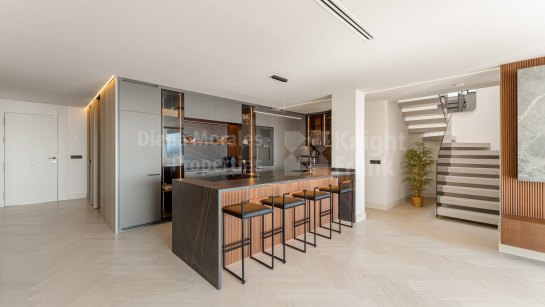 Duplex Penthouse for sale in Monte Halcones, Benahavis